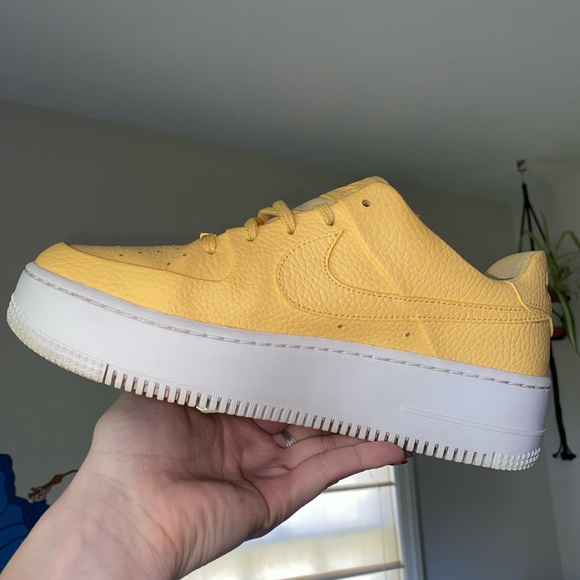 nike air force 1 sage low topaz gold - Picture 9 of 10